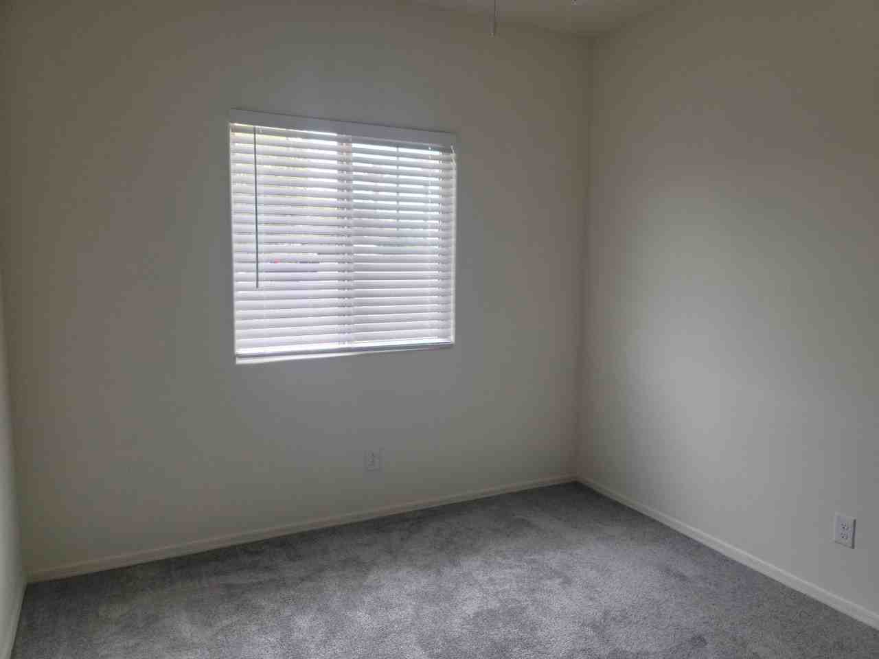 3009 N Majestic Ct - Photo 6 of 10