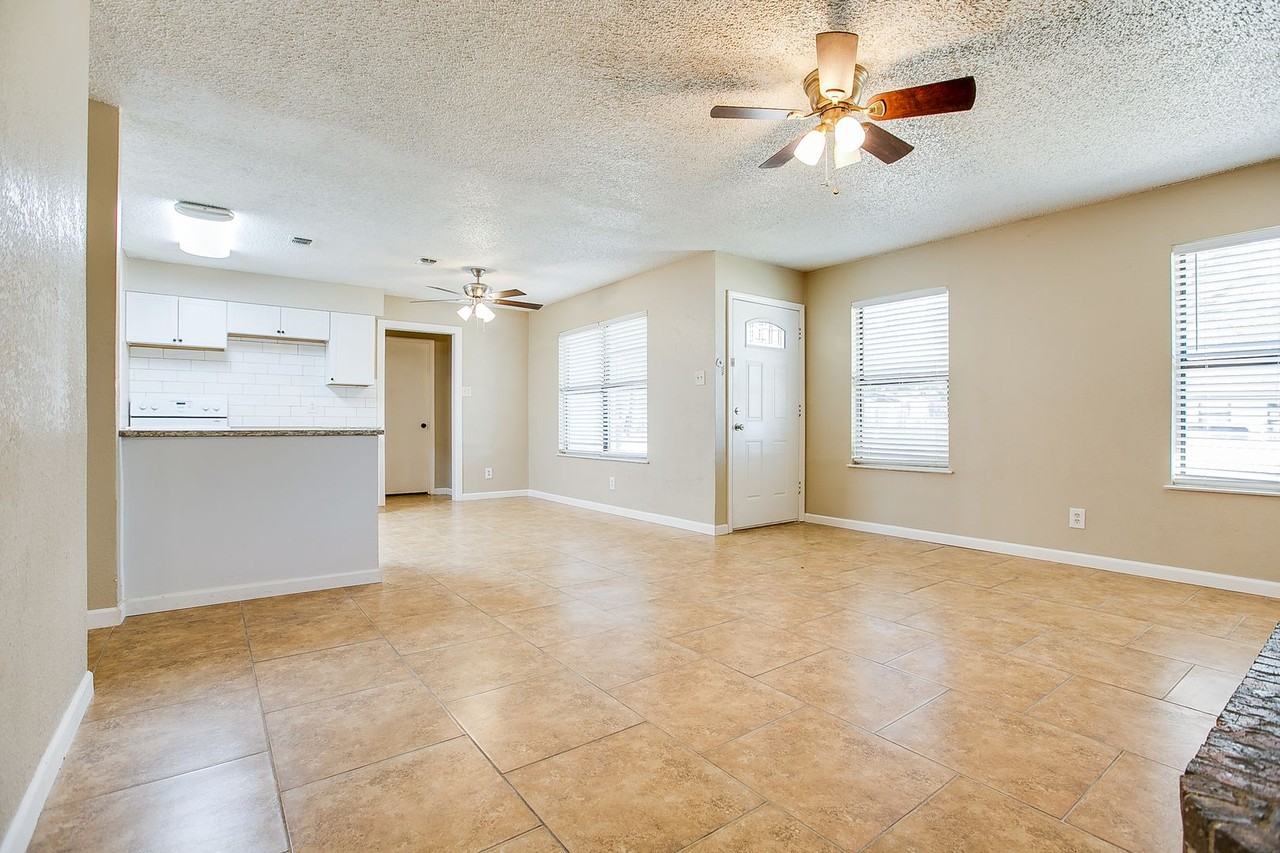 1427 Gregory Dr - Photo 6 of 26