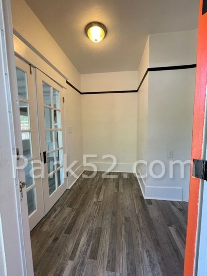 1406 6th Ave - Photo 2 of 13