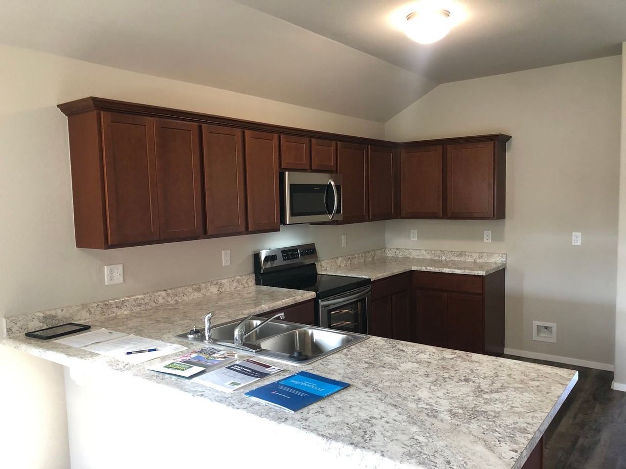 1296 S Springfield Dr - Photo 5 of 11