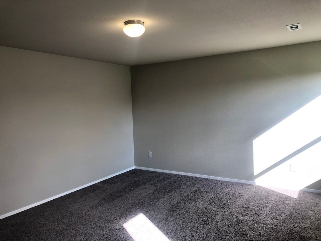 1296 S Springfield Dr - Photo 7 of 11