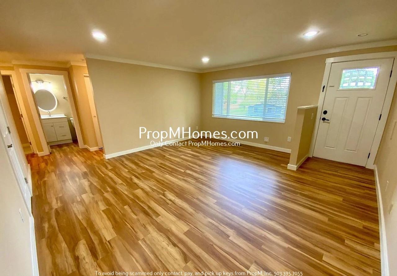 989 Se Fir Grove Loop - Photo 2 of 14