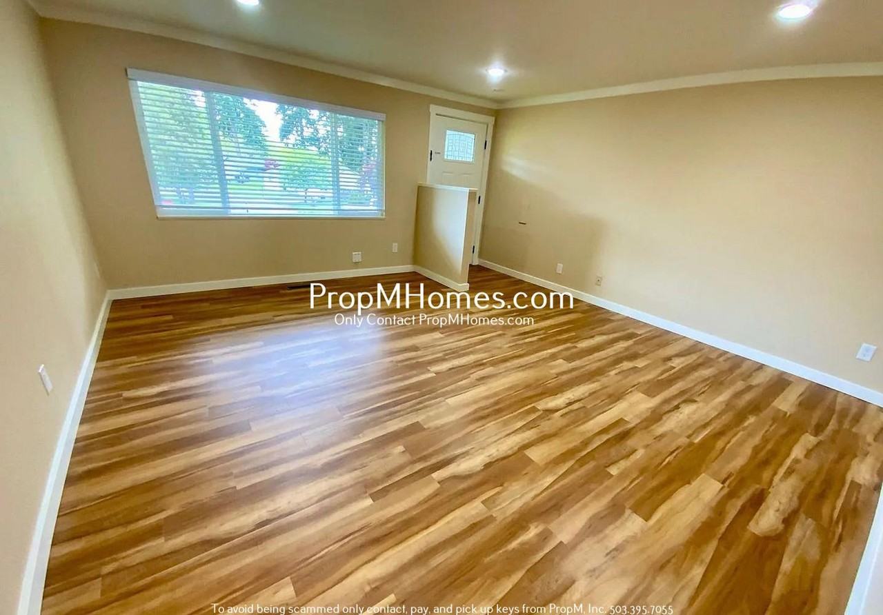 989 Se Fir Grove Loop - Photo 3 of 14