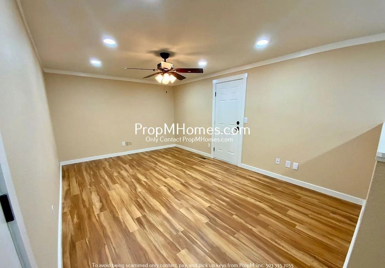 989 Se Fir Grove Loop - Photo 6 of 14