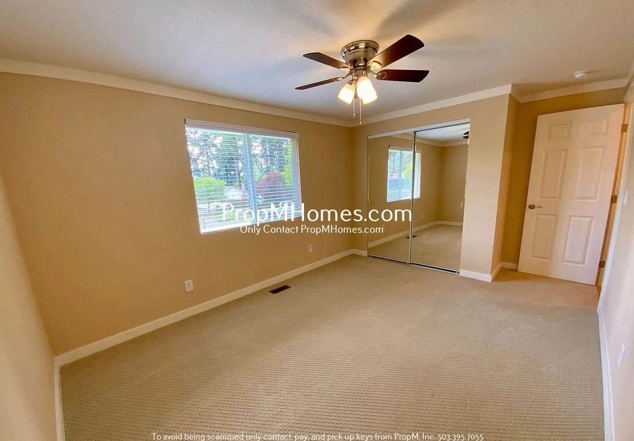 989 Se Fir Grove Loop - Photo 7 of 14