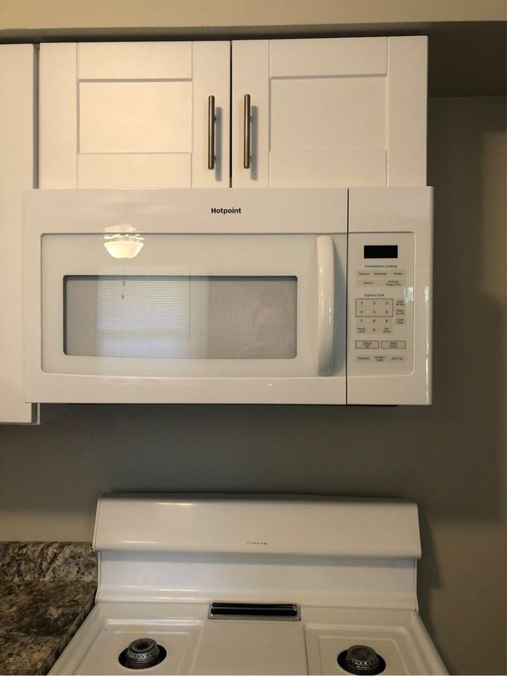 WHISPERING OAKS - Photo 6 of 31