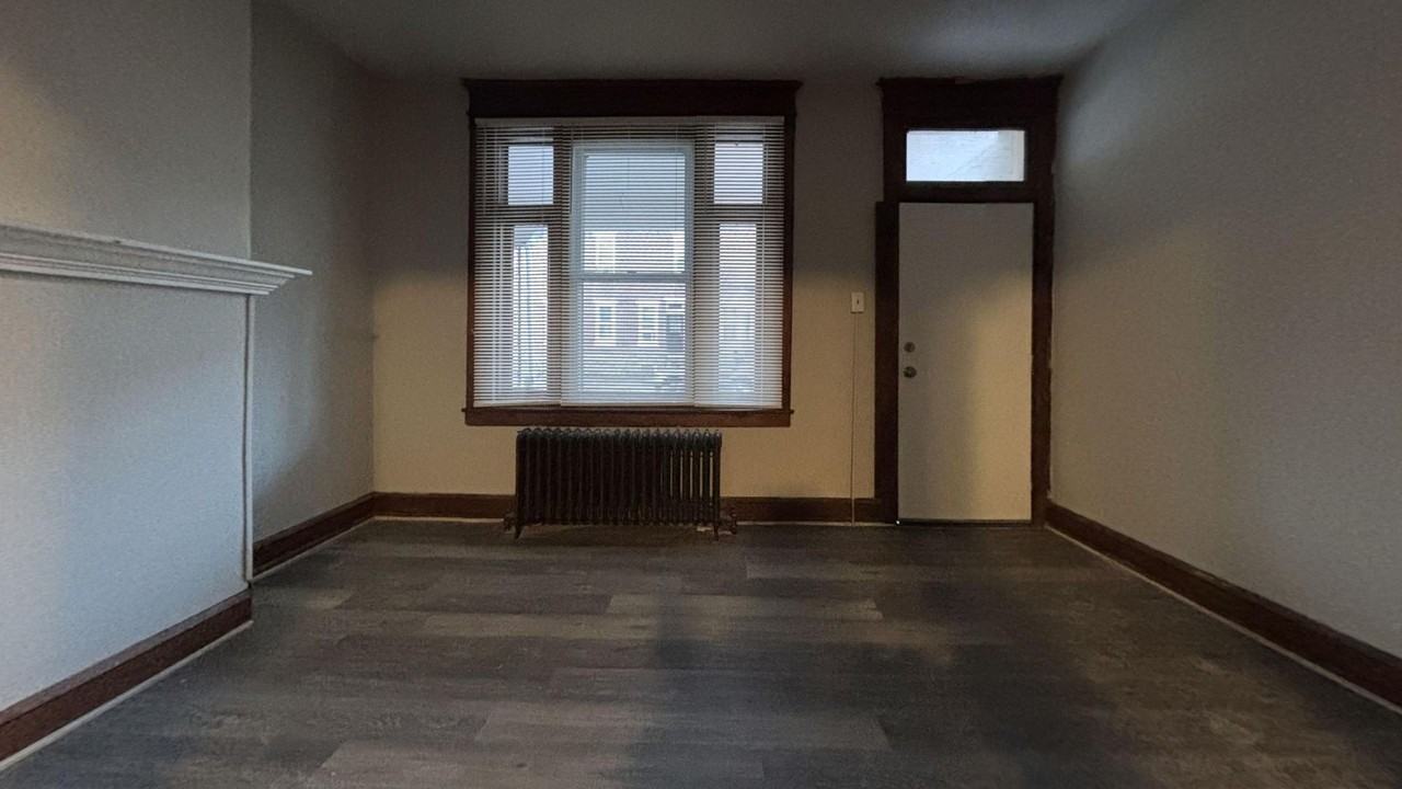 536 W Somerville Ave - Photo 4 of 15