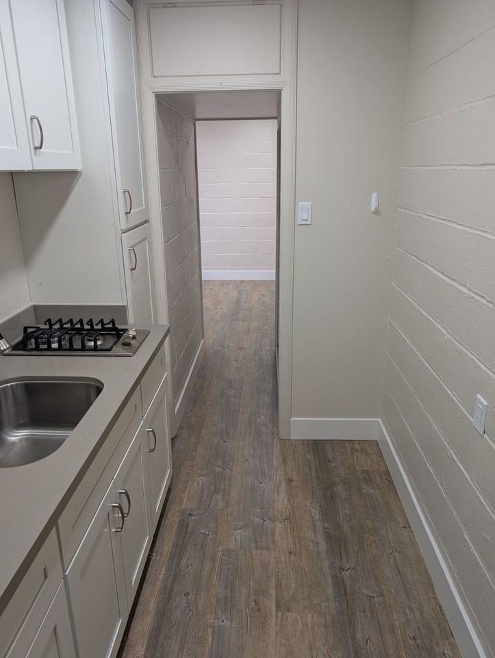 510 9th St #B - Photo 3 of 11