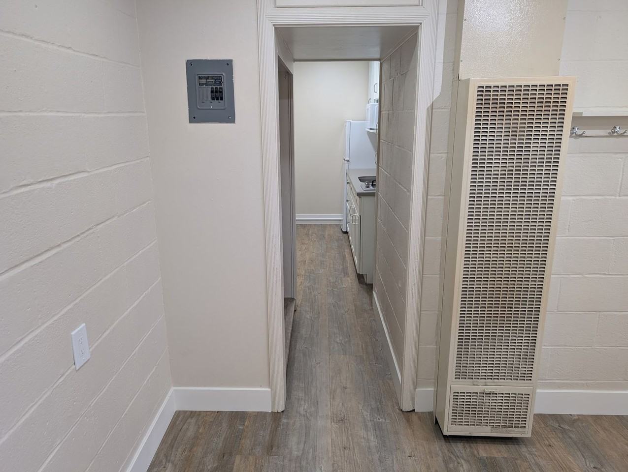 510 9th St #B - Photo 5 of 11