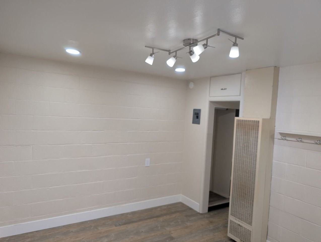 510 9th St #B - Photo 6 of 11