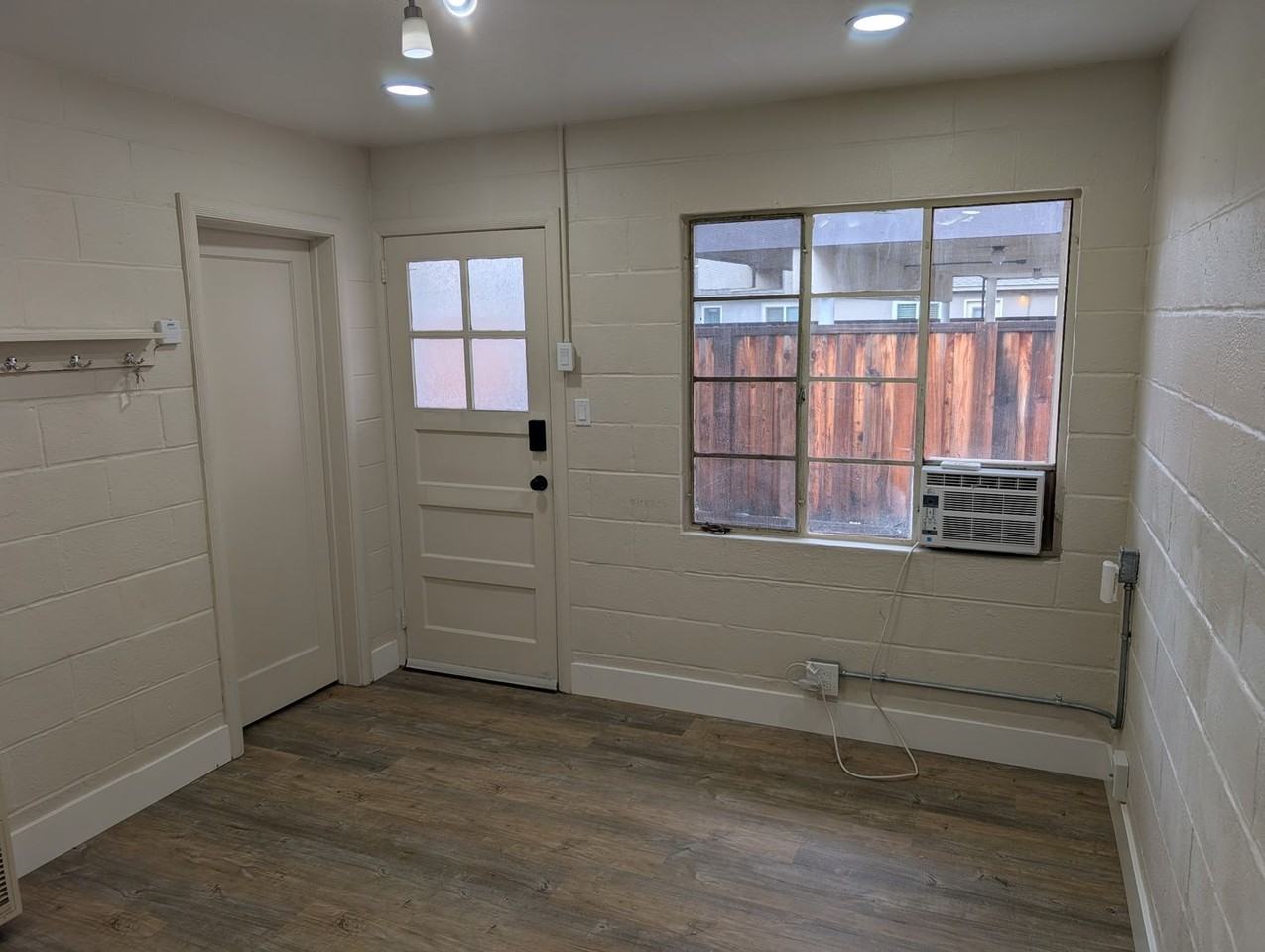 510 9th St #B - Photo 7 of 11