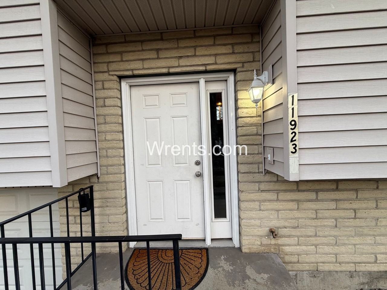 11923 E Railroad Cir - Photo 3 of 25