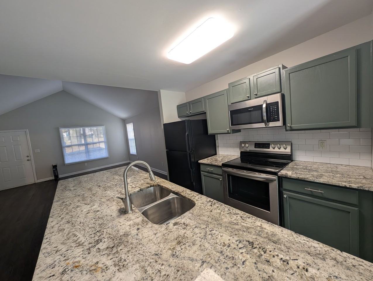 2831 Mayfair Ave - Photo 4 of 21