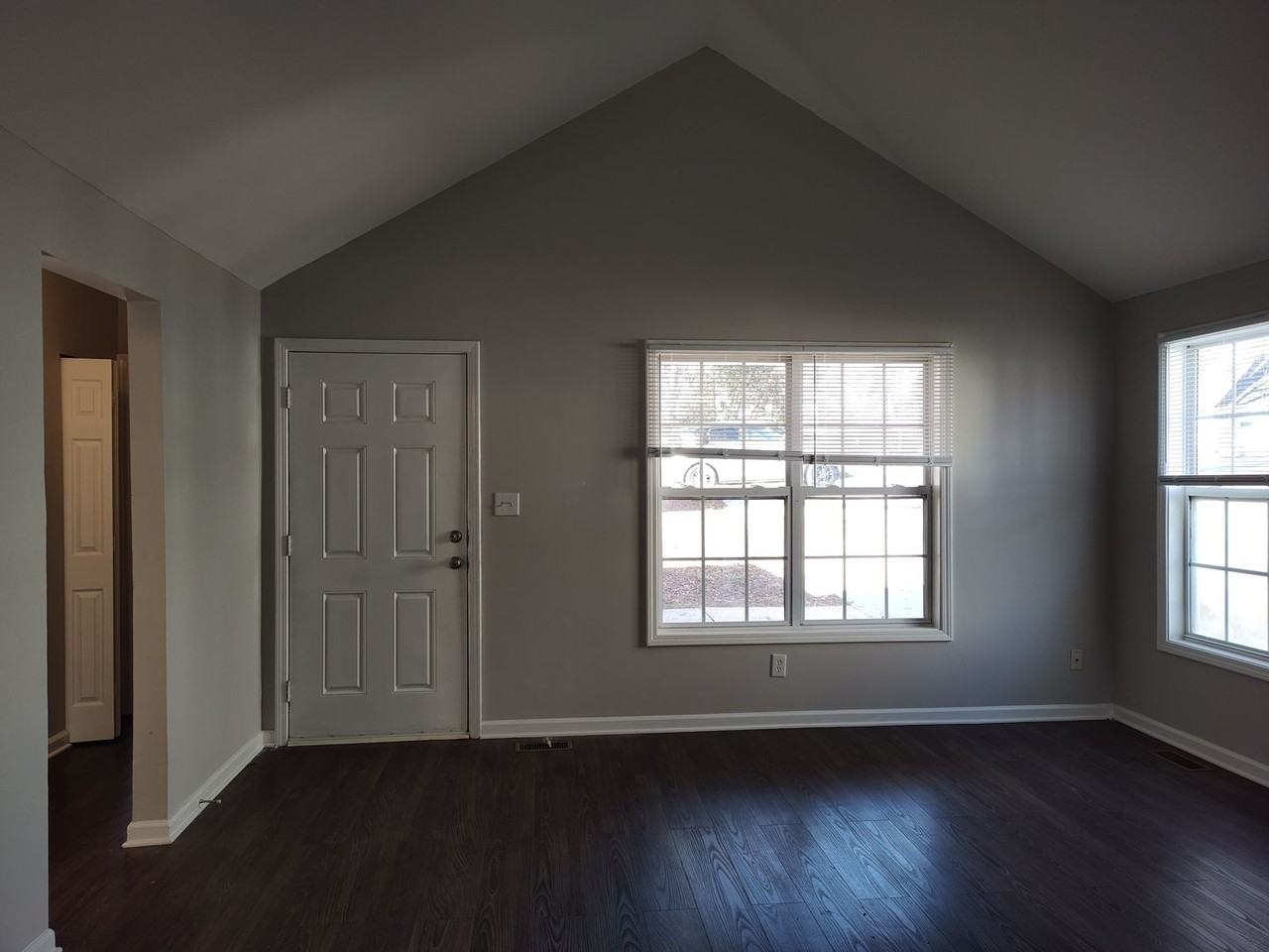 2831 Mayfair Ave - Photo 7 of 21