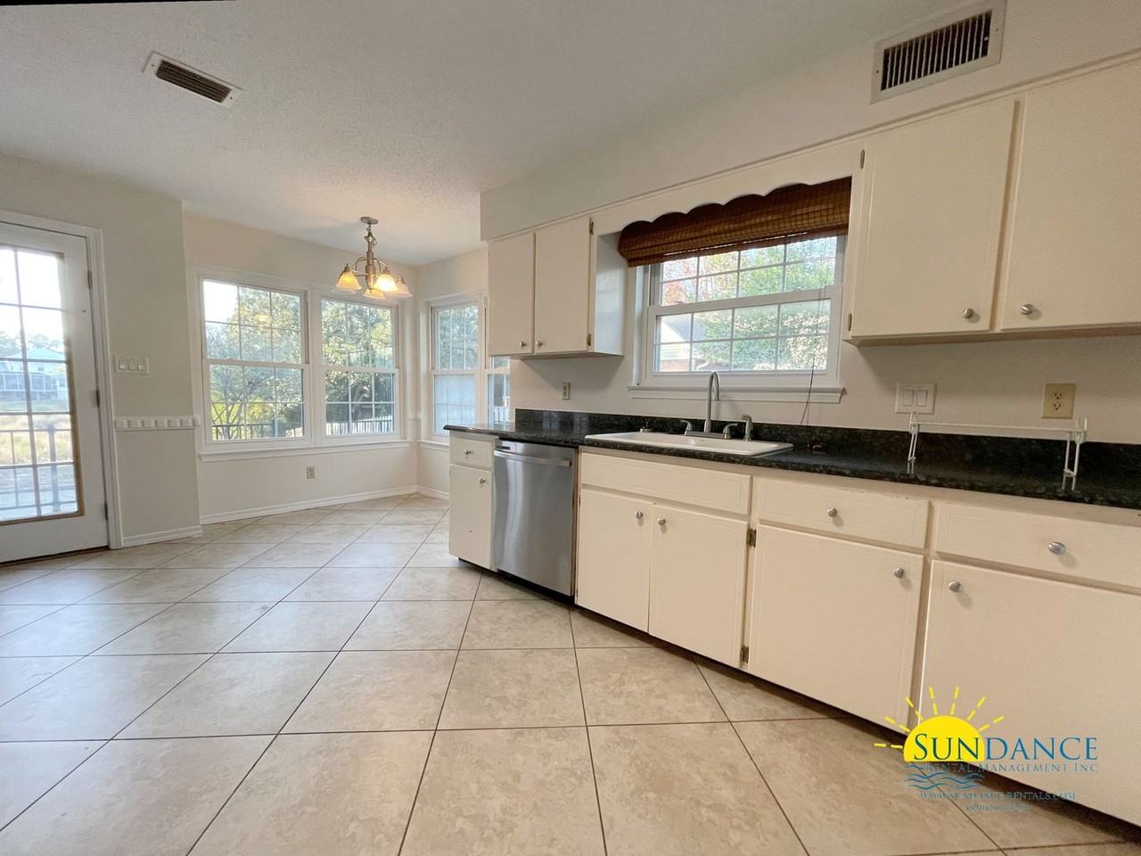 25 Lakeshore Dr - Photo 3 of 17