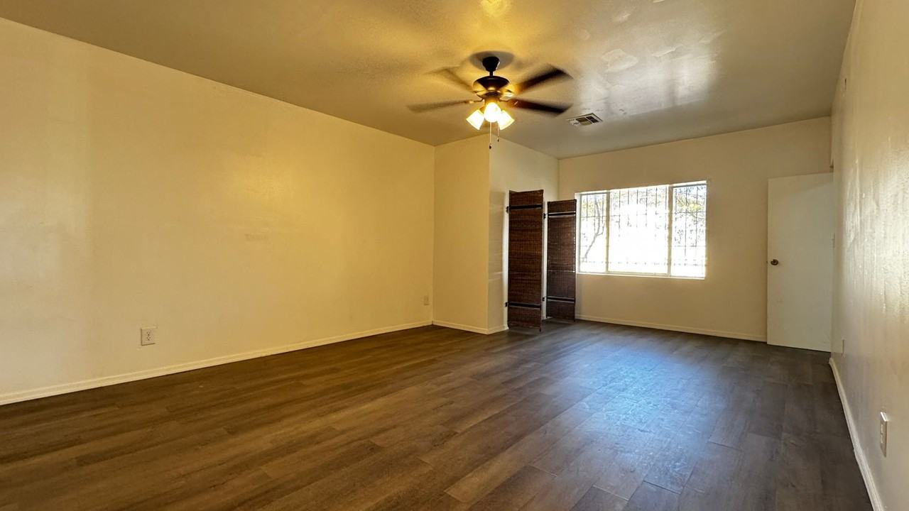 1468 W Miracle Mile - Photo 4 of 6
