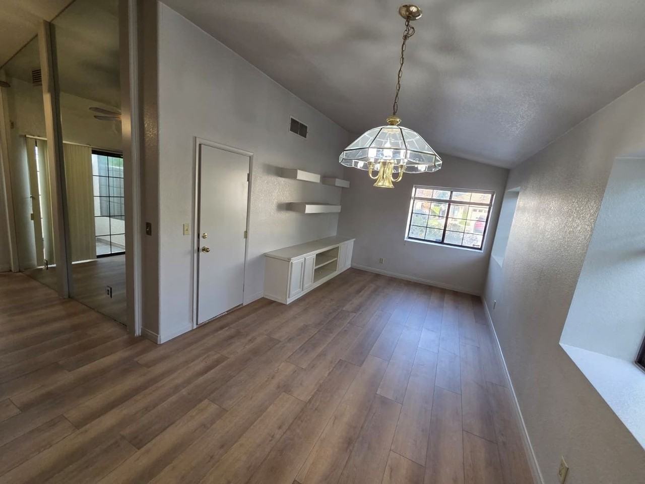 2424 Chatfield Dr - Photo 4 of 14