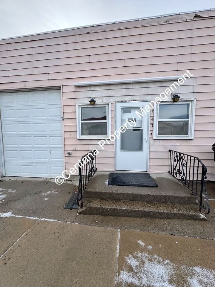 743 Maryland Ave - Photo 3 of 40