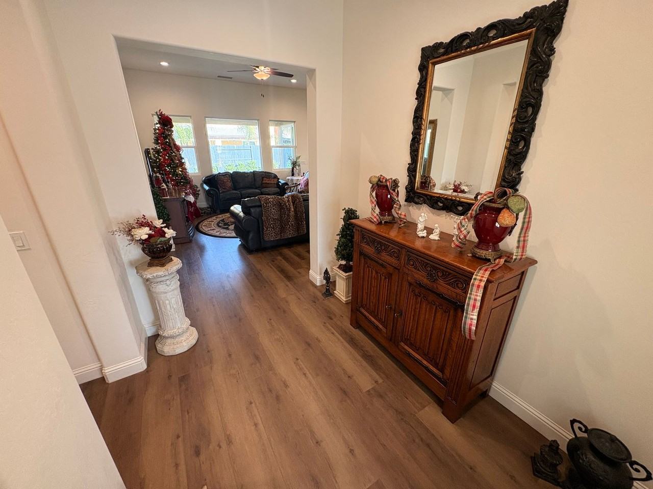 3042 N Hall St - Photo 4 of 30