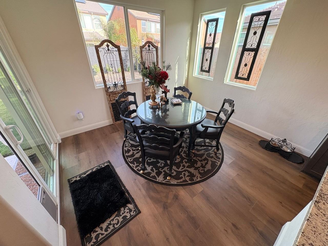 3042 N Hall St - Photo 7 of 30