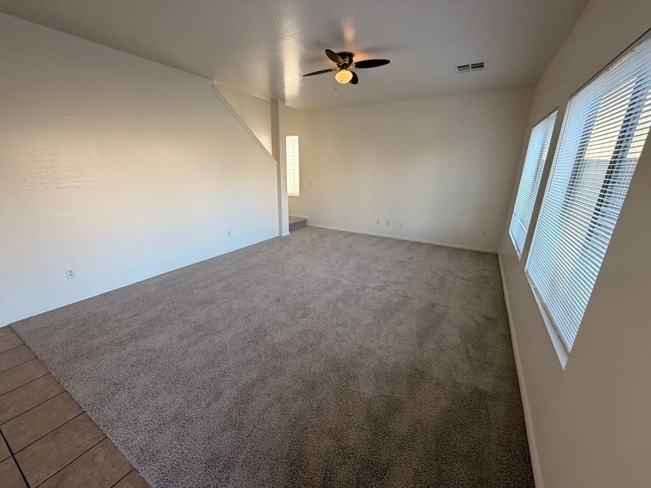 422 E Saddle Way - Photo 5 of 26