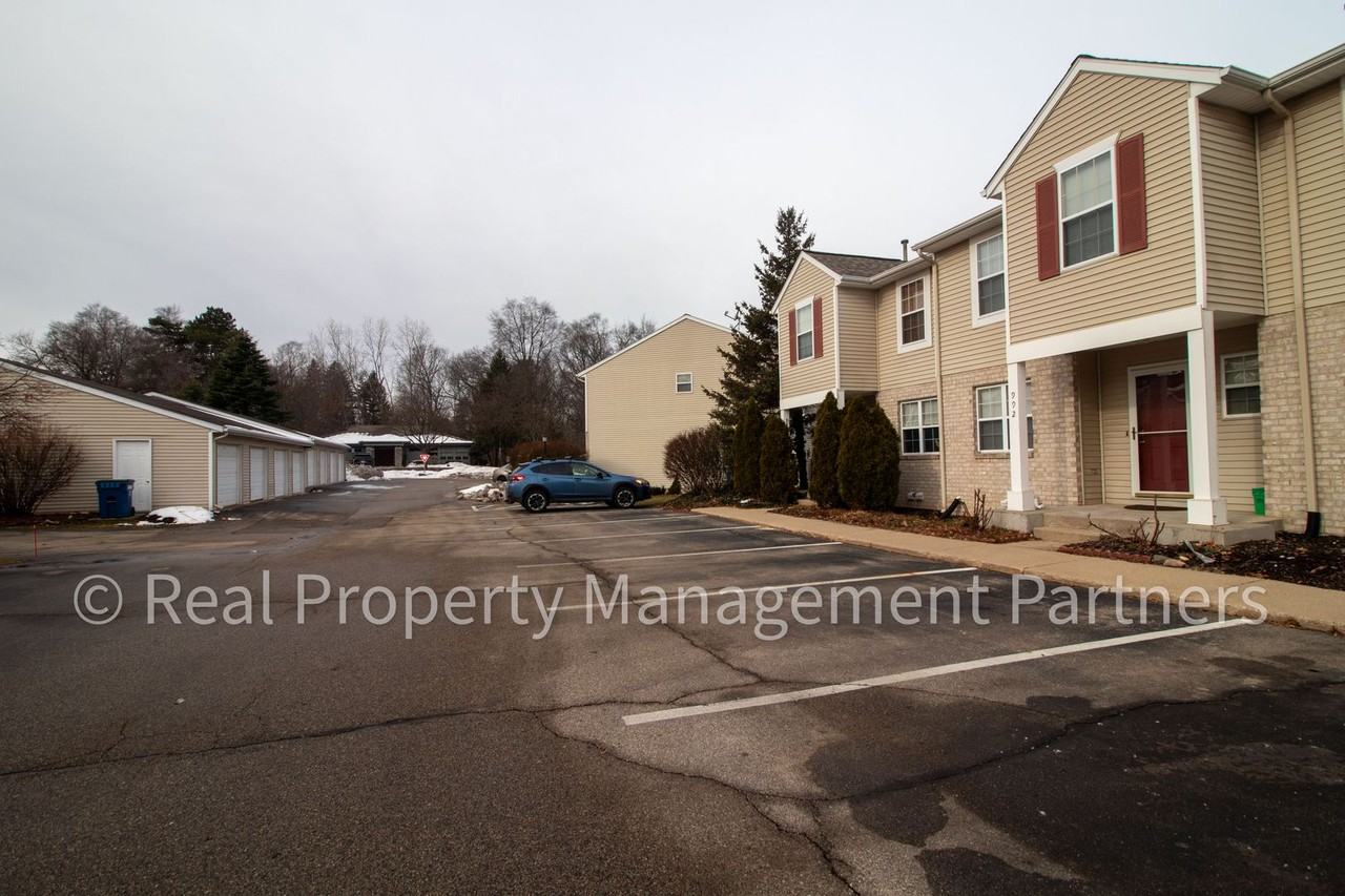 992 Ada Place Dr Se - Photo 2 of 41