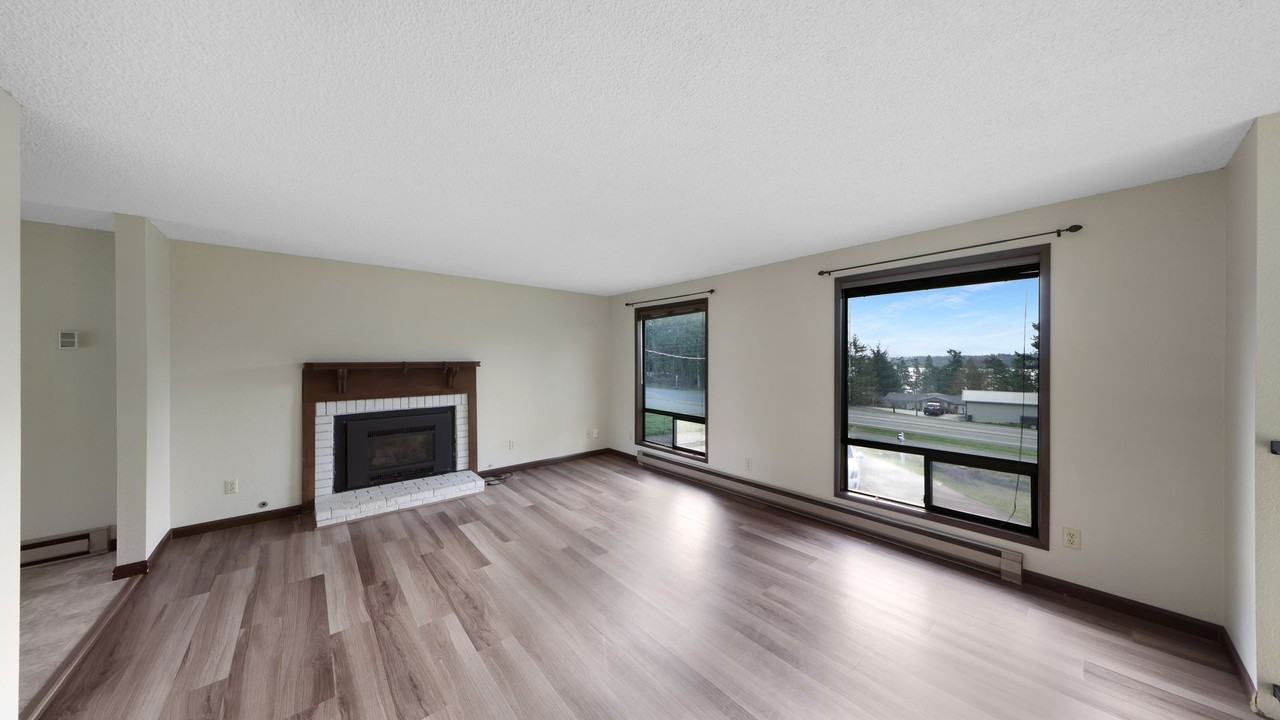 1594 Douglas St - Photo 2 of 14