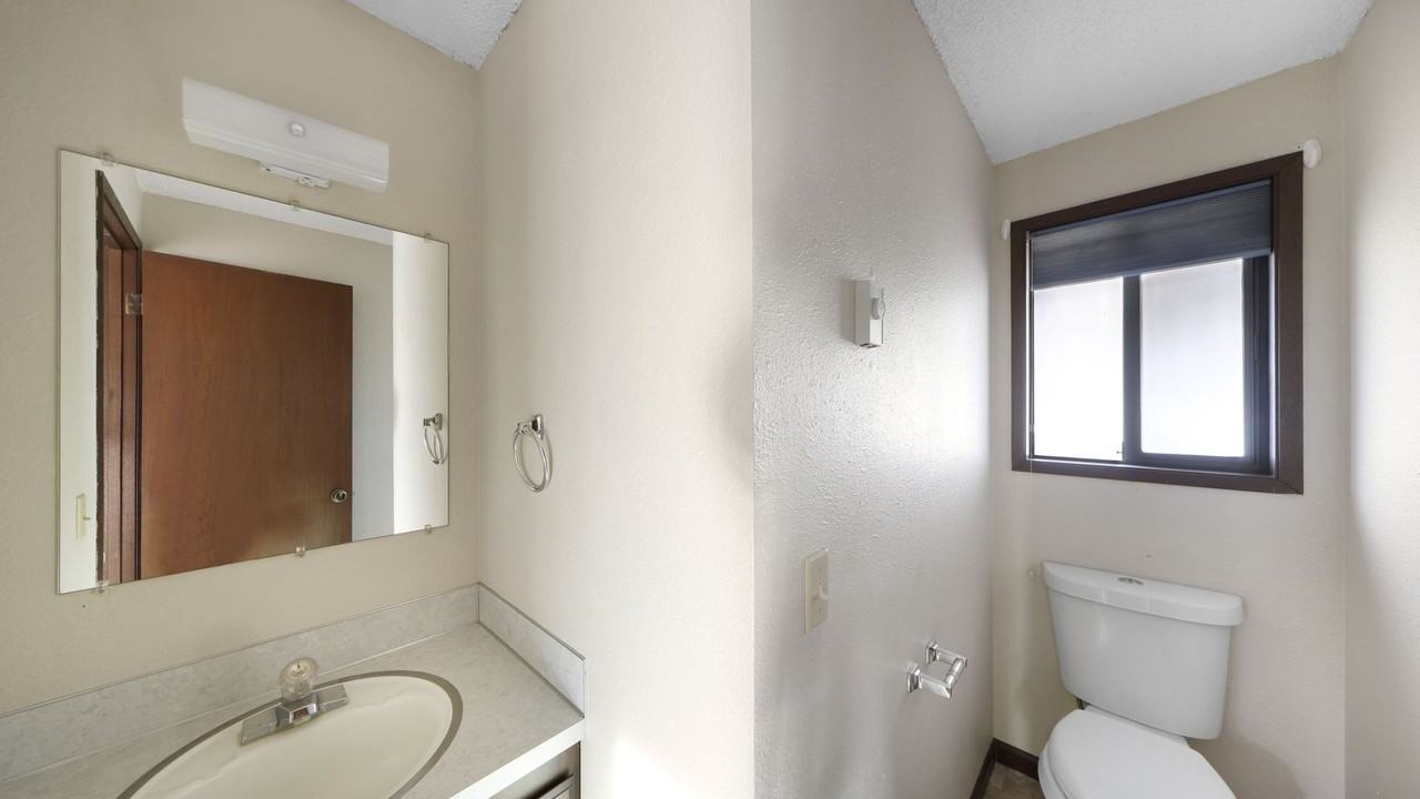 1594 Douglas St - Photo 6 of 14