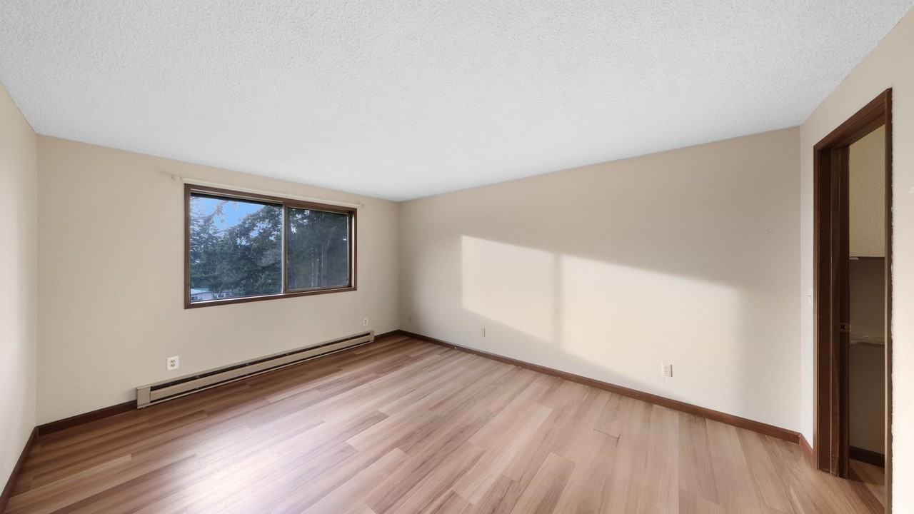 1594 Douglas St - Photo 7 of 14