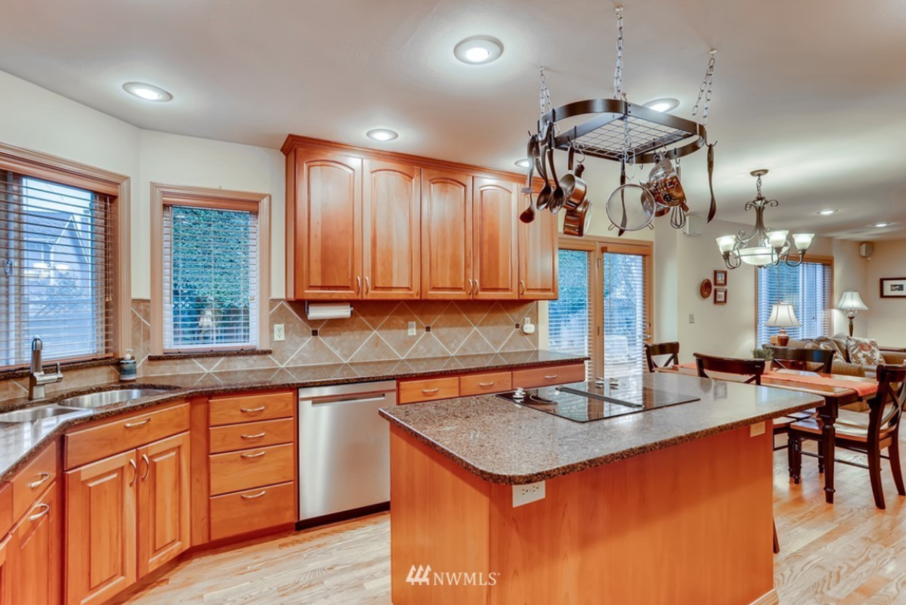 11810 Se 200th St - Photo 3 of 17