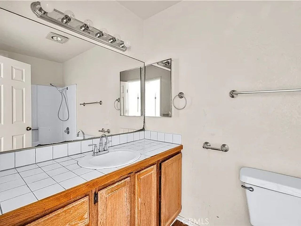 5464 Mariposa Ave - Photo 6 of 7