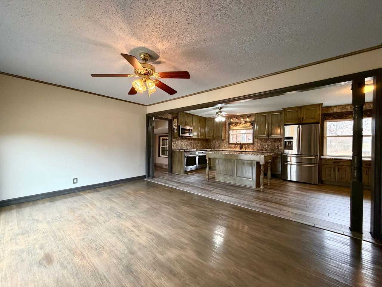 2811 Thrush Dr - Photo 3 of 39