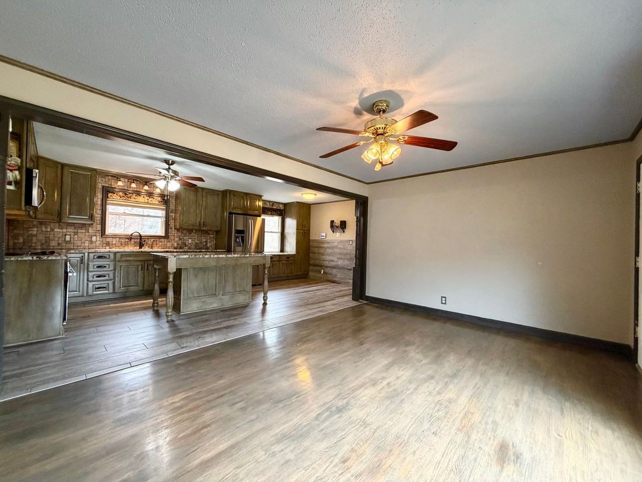 2811 Thrush Dr - Photo 4 of 39