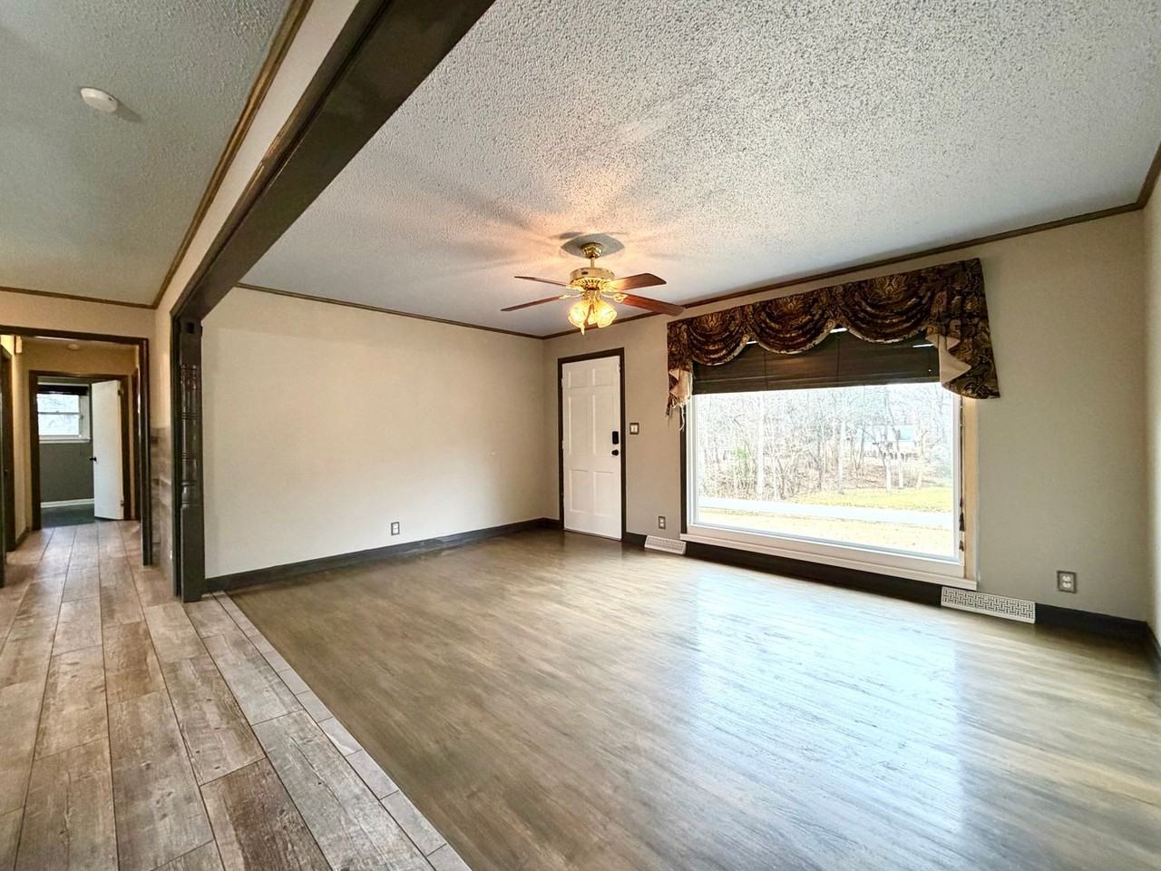 2811 Thrush Dr - Photo 5 of 39