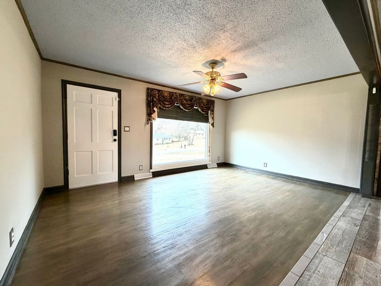 2811 Thrush Dr - Photo 6 of 39