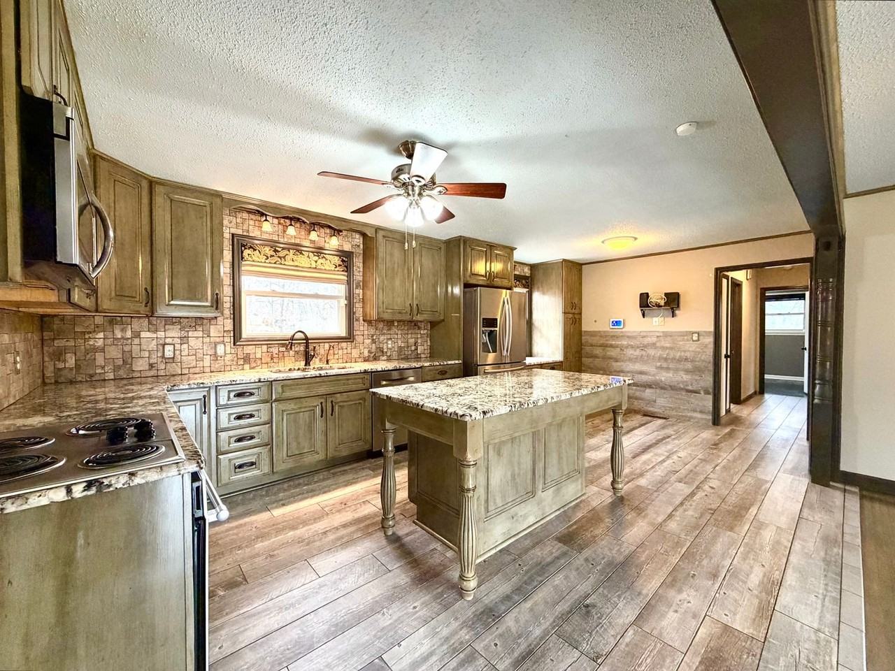 2811 Thrush Dr - Photo 7 of 39