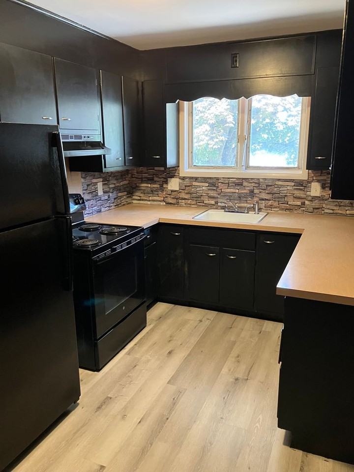 808 Northway St - Photo 2 of 11