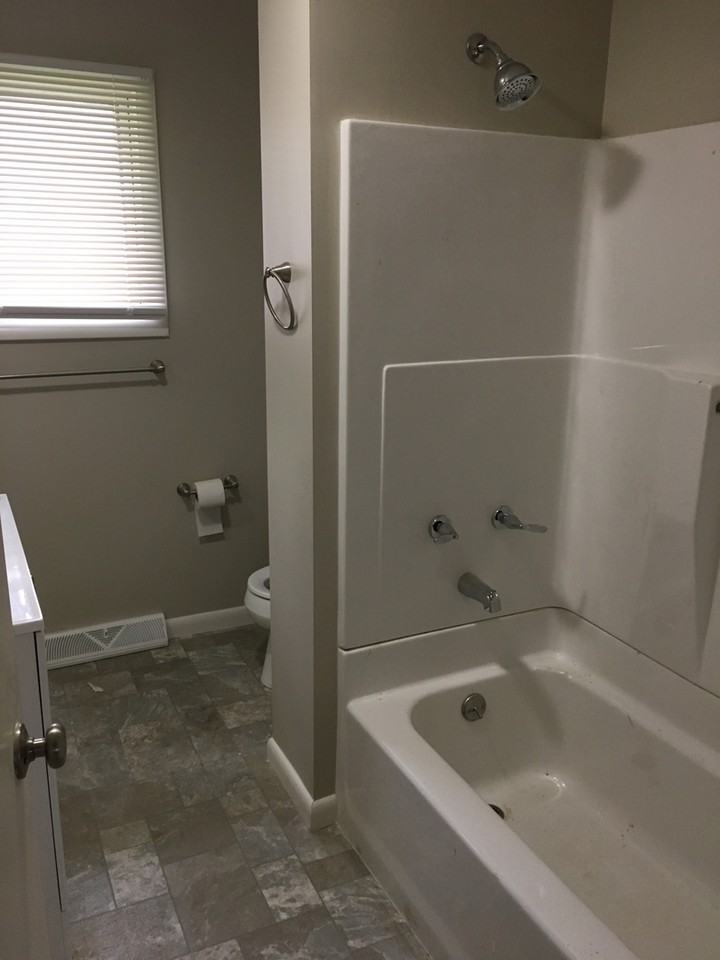 808 Northway St - Photo 5 of 11