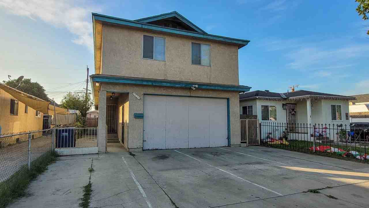 4821 Oak St - Photo 4 of 32