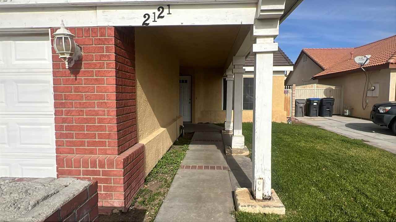 2121 Beechwood St - Photo 2 of 32