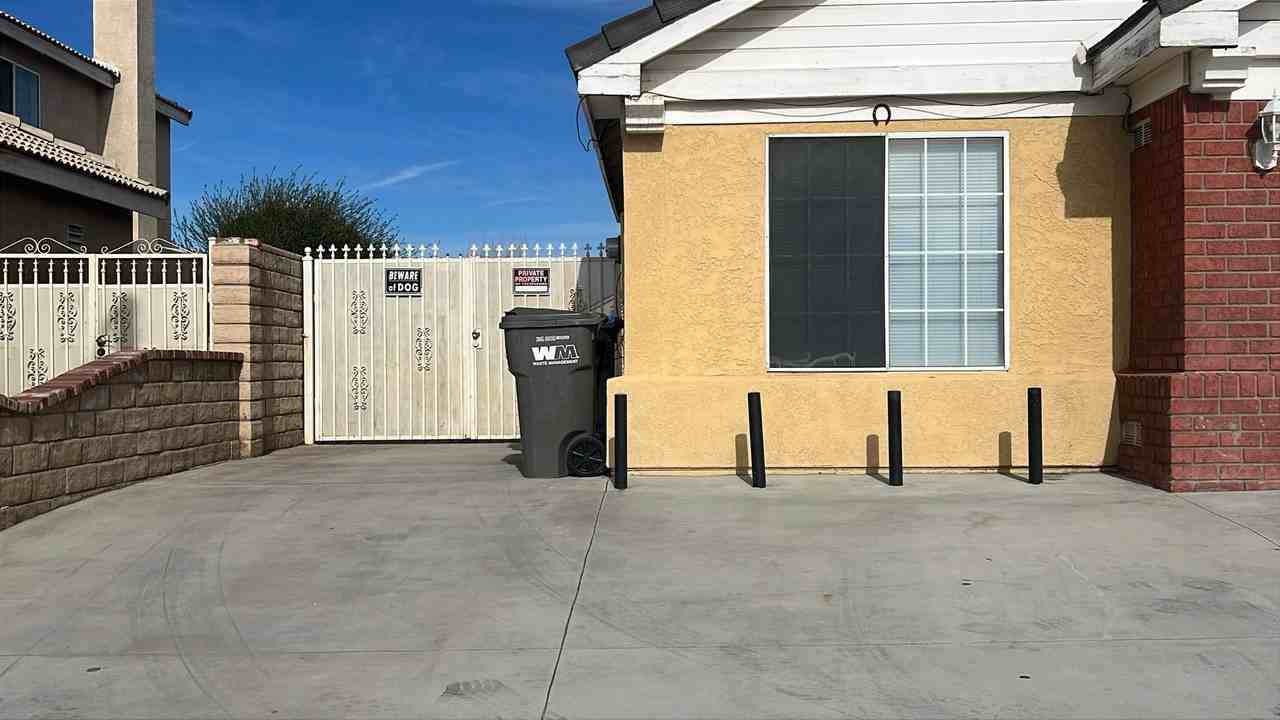 2121 Beechwood St - Photo 3 of 32