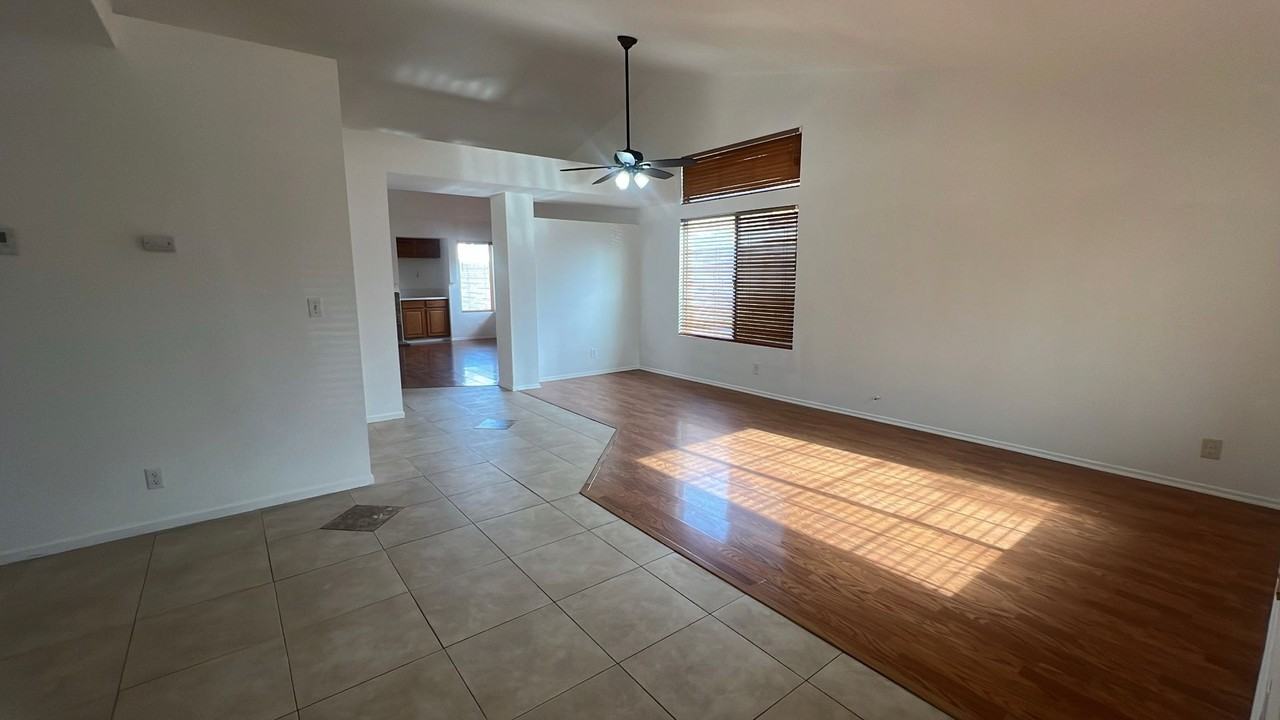 2121 Beechwood St - Photo 4 of 32