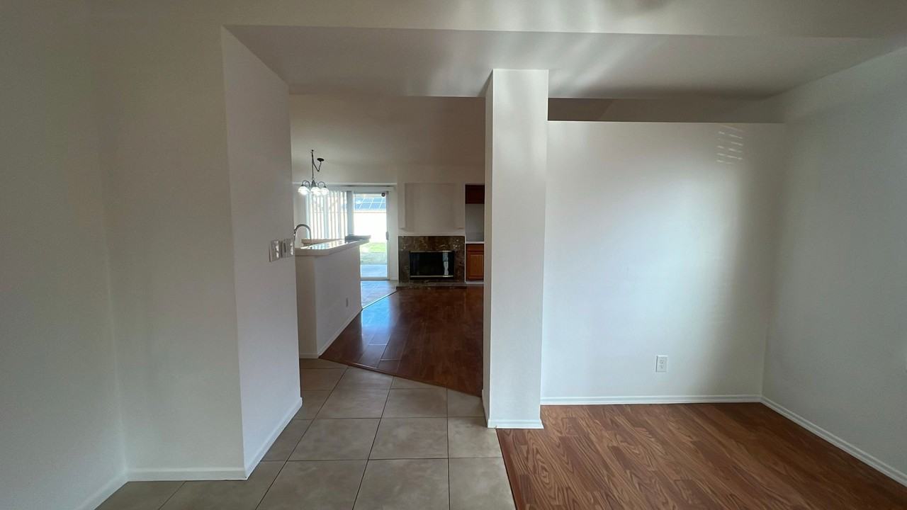 2121 Beechwood St - Photo 6 of 32