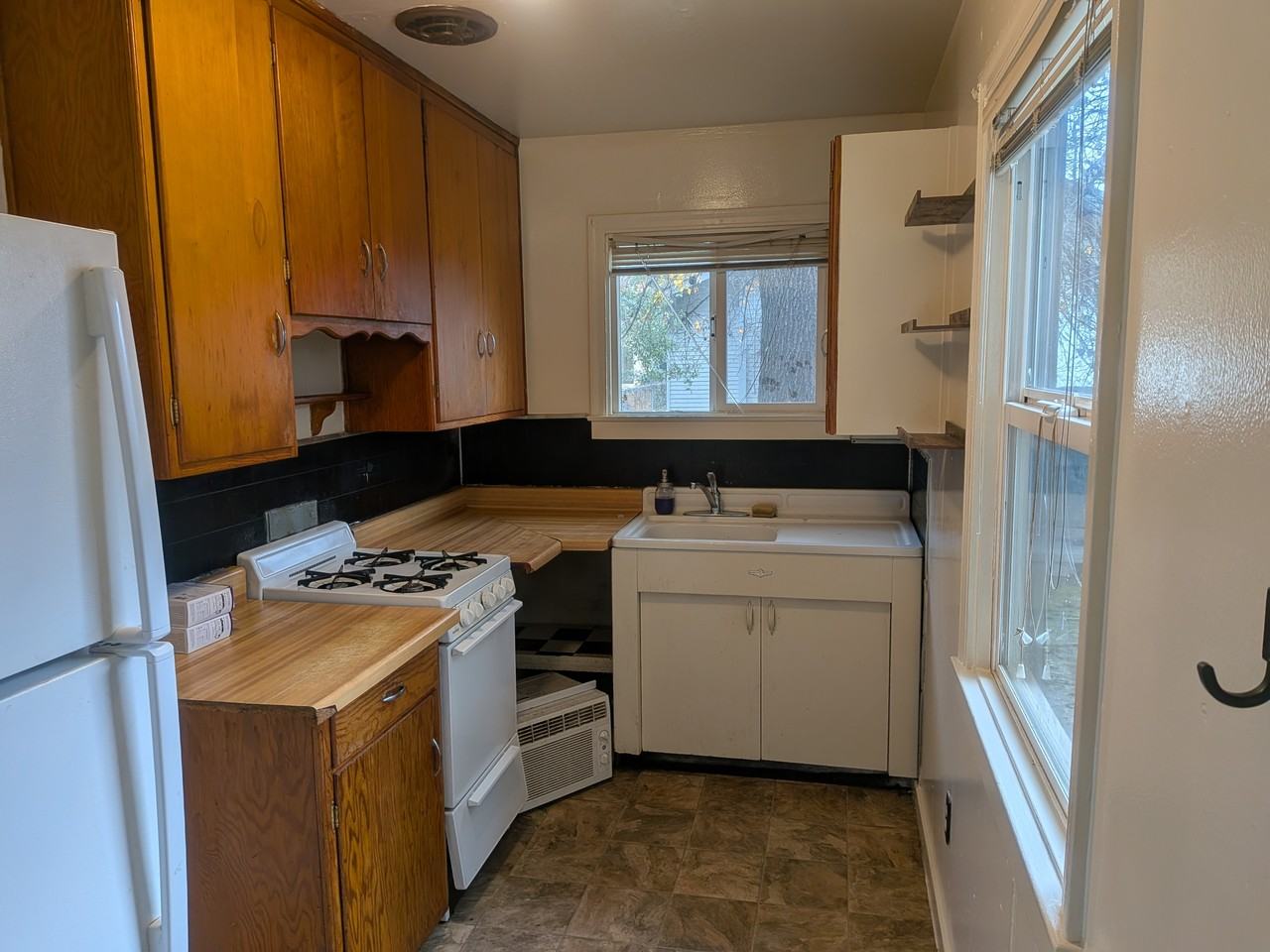 138 Donner Ave Apt B #138B - Photo 3 of 6