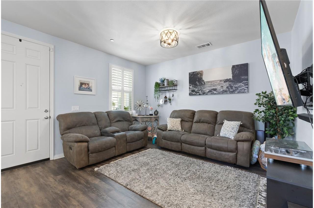 524 Turnstone Ln #1 - Photo 2 of 25