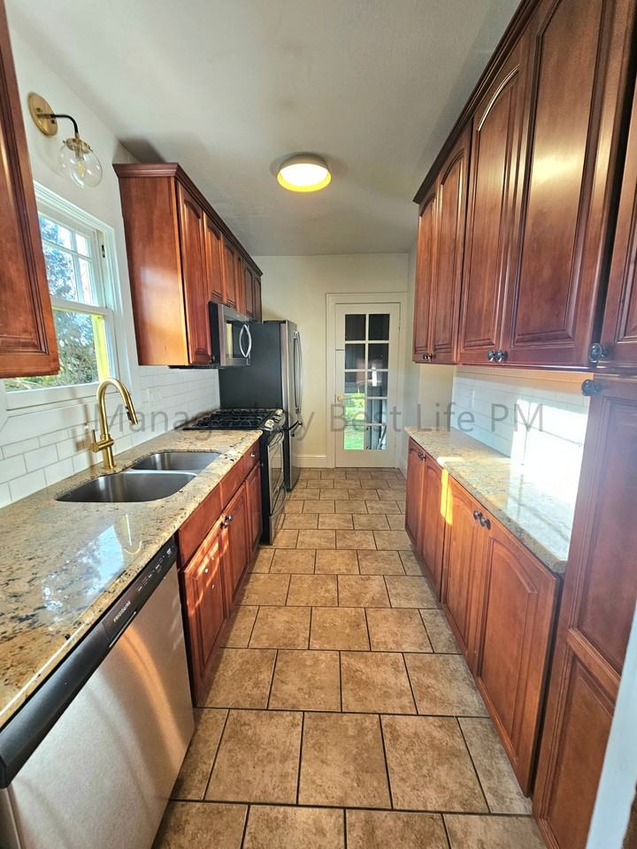 223 Ne 62nd Ave - Photo 6 of 28