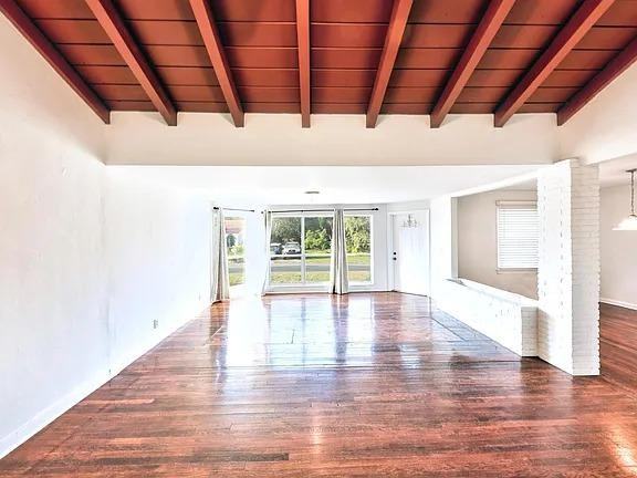 1231 Longwood St - Photo 5 of 9