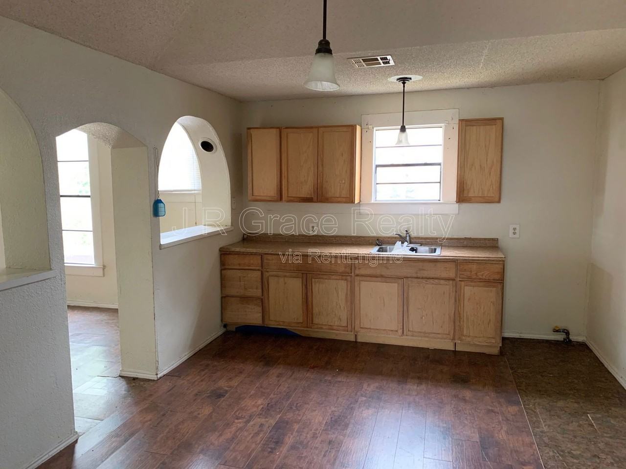 1914 Webster Ave - Photo 3 of 8