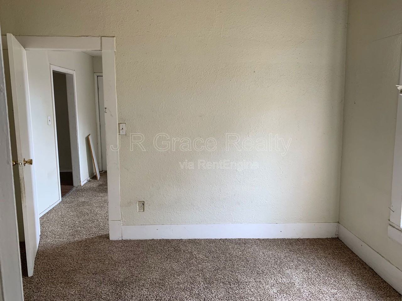 1914 Webster Ave - Photo 5 of 8