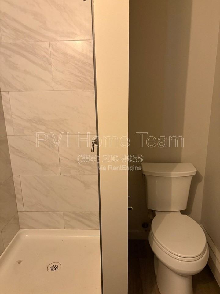 245 E 200 N - Photo 4 of 50